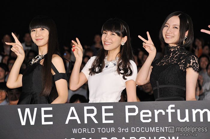 (左から)かしゆか、あ~ちゃん、のっち