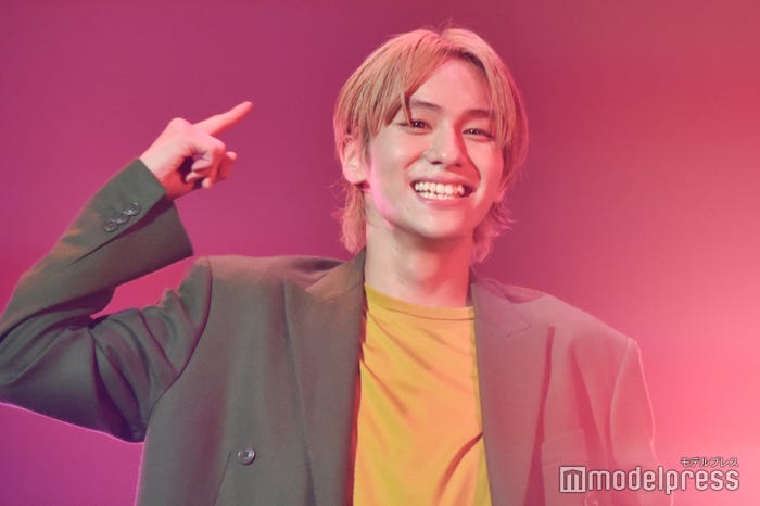 8LOOM楽曲をパフォーマンスする山下幸輝「ホミパリ Twenty-2 Birthday Zepp Tour」(C)モデルプレス