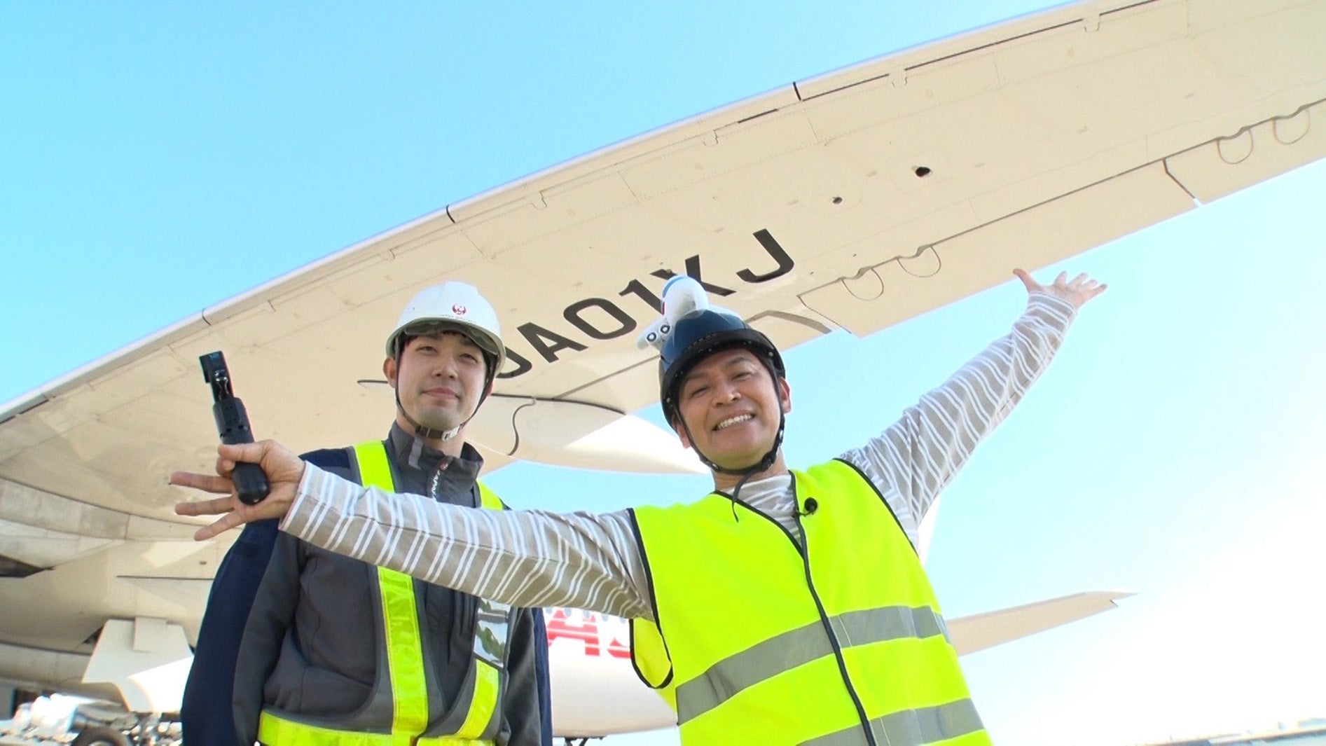 （右）岡田圭右（C）TBS