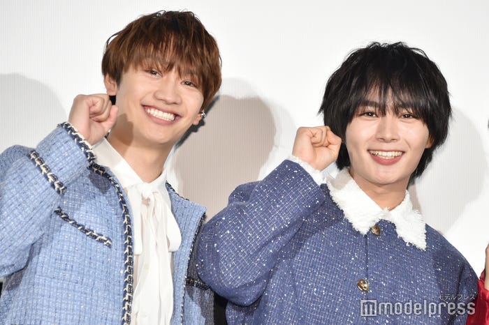 骨折した足が驚異のスピードで回復中の藤原丈一郎と、最初は心配していたが藤原の歩く速さに驚く大西流星(C)モデルプレス