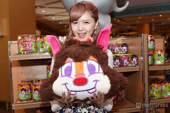 クッション(リバーシブル)¥3300狼男デール /モデル:河西里音