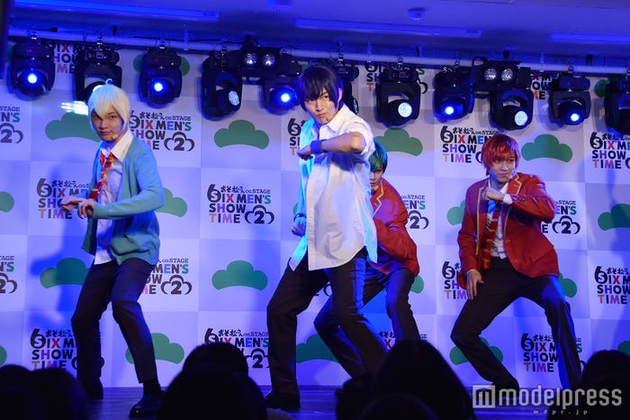 F6ライブパフォーマンスの模様(C)モデルプレス