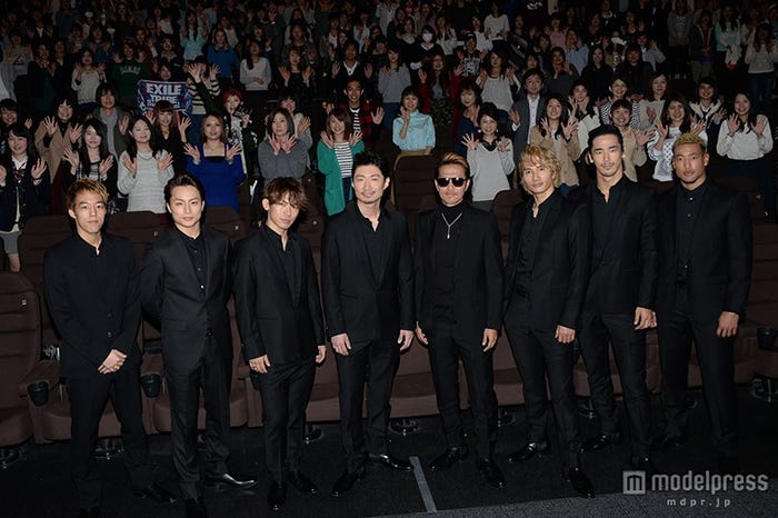 (左より)世界、白濱亜嵐、NAOTO、MAKIDAI、ATSUSHI、橘ケンチ、小林直己、関口メンディー