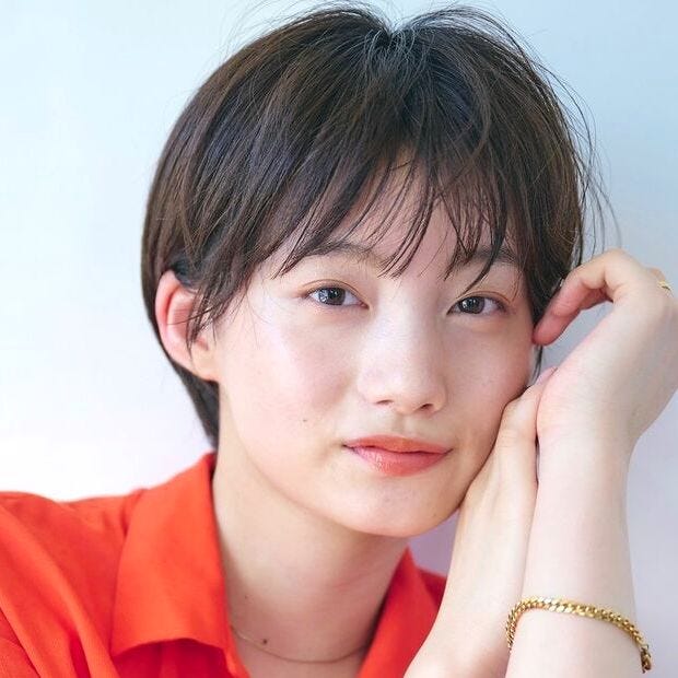 黒髪 ショートカットの最旬ヘアカタログ 22 トレンド感 の大人っぽい髪型 モデルプレス 黒髪 ショートカットの最旬ヘアカタログ 22 トレンド感 の大人っぽい髪型 モデルプレス