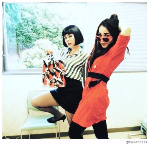 ブルゾンちえみ＆平野ノラ、バブリーな色気あふれる2ショットを披露