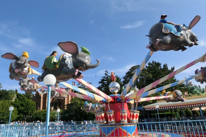 アトラクション「空飛ぶダンボ」(TDL)