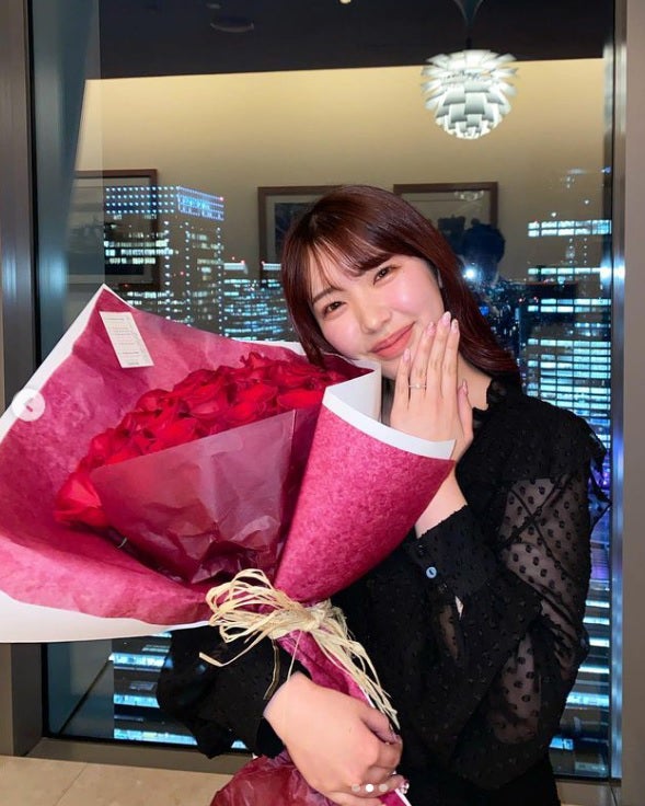 人気クリエイター・えみ姉、結婚発表 出会いはマッチングアプリ