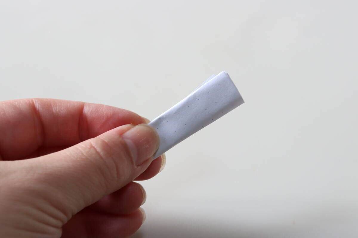 セリアのブラックスティックのりでプライバシーを守る