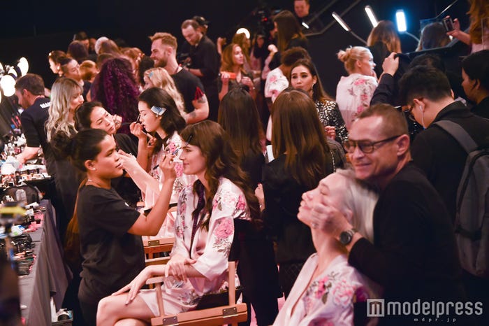 本番直前メイクルーム(C)モデルプレス