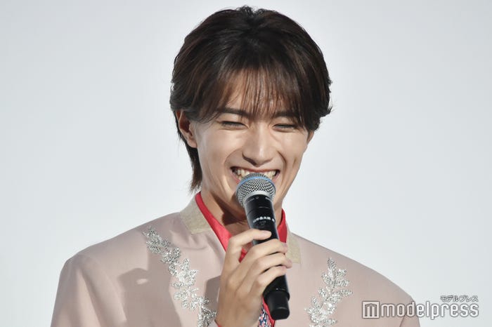 「抱くぞ、オラ」と胸キュンセリフを放った後に照れる山中柔太朗(C)モデルプレス