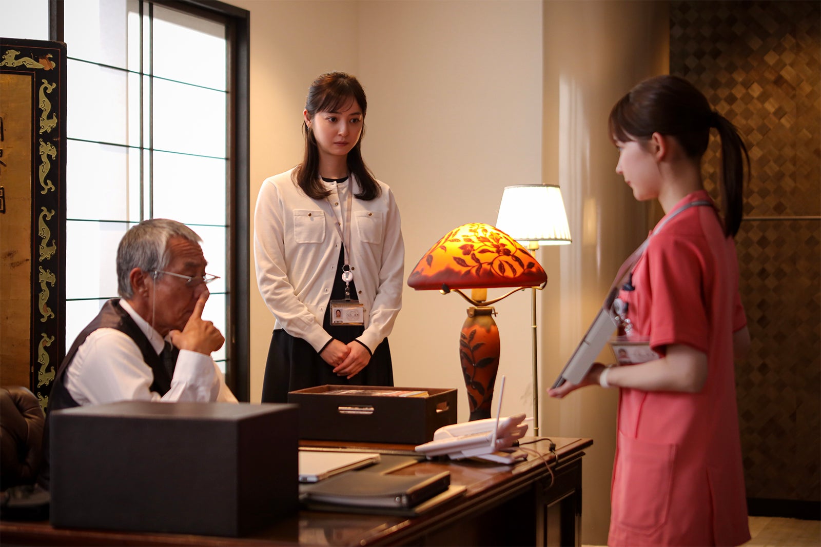 柳葉敏郎、佐々木希、畑芽育「天久鷹央の推理カルテ」第5話（C）テレビ朝日