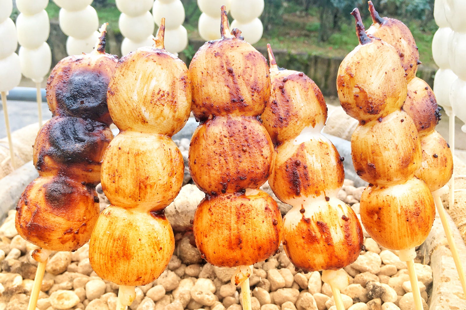 和風カフェ「五湖庵」の名物「焼きだんご」／画像提供：レインボーライン