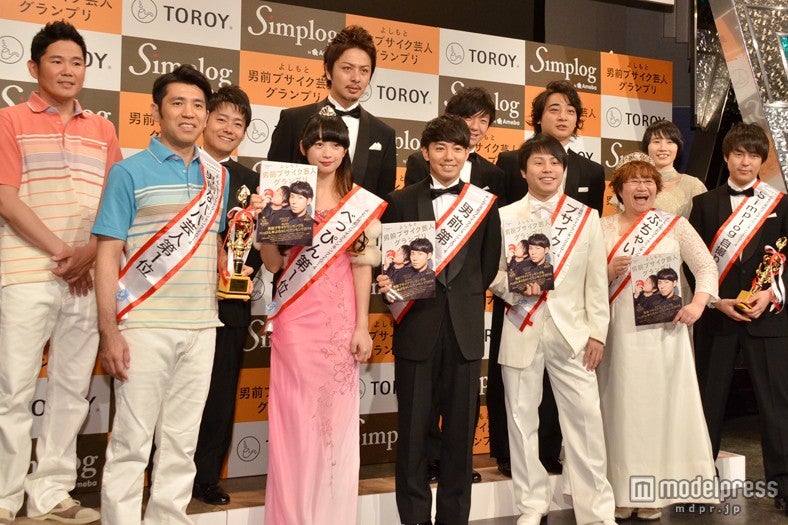 【後列左から】川ちゃん（ガレッジセール）、菅（ロザン）、北見（ベイビーギャング）、向井（パンサー）、齋藤（ジャングルポケット）、箕輪はるか（ハリセンボン）
【前列左から】ゴリ（ガレッジセール）、小川（スパイク）、綾部（ピース）、井上（NON STYLE)、近藤春菜（ハリセンボン）、村本（ウーマンラッシュアワー）
