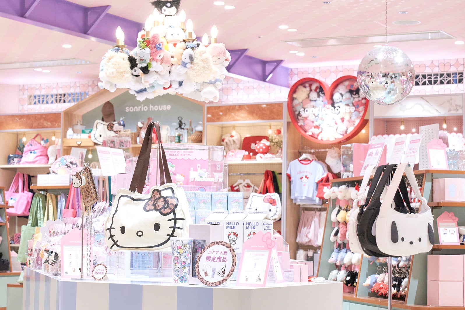 「サンリオハウス ルクア店」限定でヒョウ柄グッズも（C）2026 SANRIO CO., LTD. APPROVAL NO. L664297