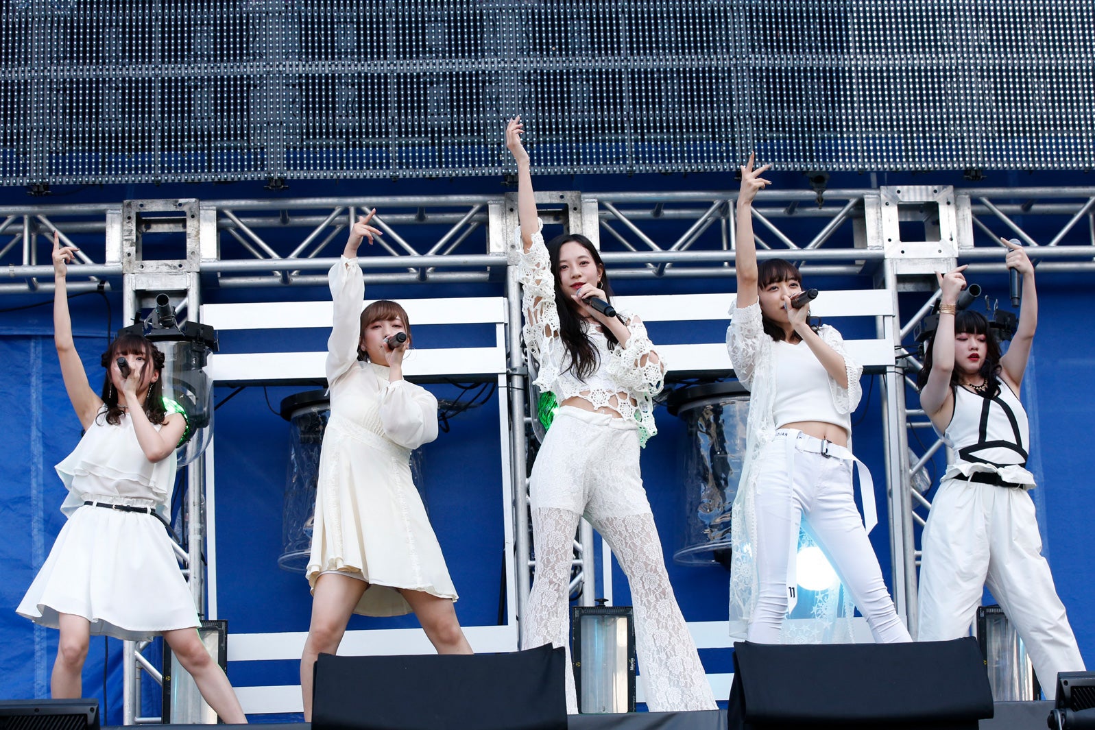 26日に出演したフェアリーズ（左から）林田真尋、井上理香子、伊藤萌々香、下村実生、野元 空（写真提供：avex）
