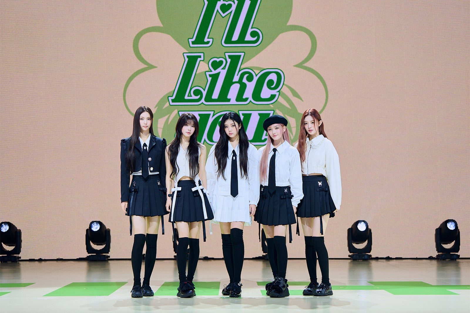 YUNAH（ユナ）、 MOKA（モカ）、WONHEE（ウォンヒ）、IROHA（イロハ）、MINJU（ミンジュ）／ILLIT（P）&（C） BELIFT LAB Inc.