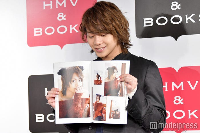 佐藤流司、お気に入りカットを説明(C)モデルプレス