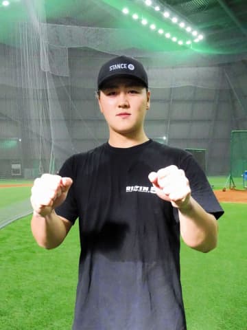 ロッテ・山口がソトに宣戦布告「ファーストでポジションをつかみたい」目標は30発 大みそかはRIZIN観戦で刺激 格闘家ヒロヤのポーズ、今季は本人の前で披露予告