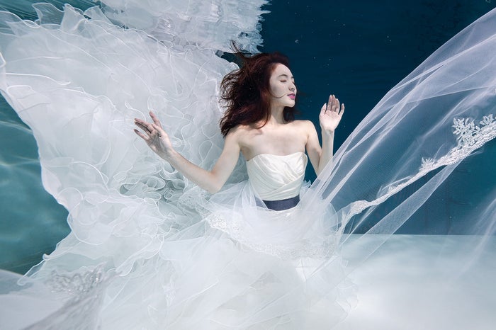 ほのか 神秘的な 水中ウェデイングショット に反響 人魚みたい 美しすぎる モデルプレス ほのか 神秘的な 水中ウェデイングショット に反響 人魚みたい 美しすぎる モデルプレス