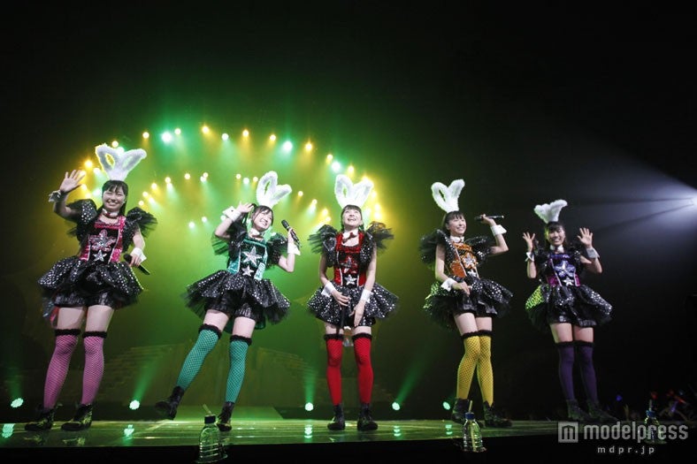 左から佐々木彩夏、有安杏果、百田夏菜子、玉井詩織、高城れに