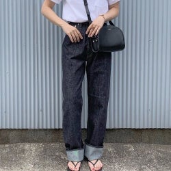 こなれ見えする《濃色デニム》の夏コーデ13選|トップスを選ばないから着回しが効く!