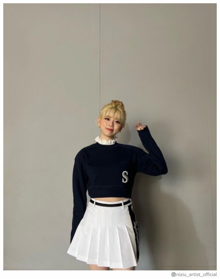 NiziUリク、腹チラ＆お団子ヘアショットに反響「優勝」「可愛すぎ」