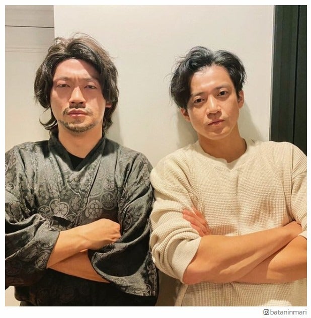 おばたのお兄さん、小栗旬バースデー祝福「新解釈・三国志」“曹操”モノマネ2ショット披露