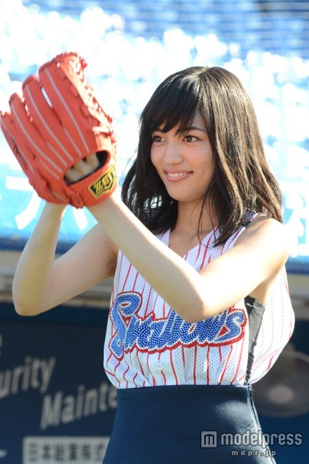 画像8/11) 川口春奈、ミニスカで笑顔はじける始球式 - モデルプレス 画像8/11) 川口春奈、ミニスカで笑顔はじける始球式 - モデルプレス