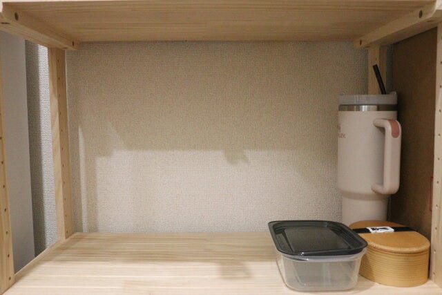 ダイソーの吊戸棚用バスケット（深型、黒）　デッドスペース