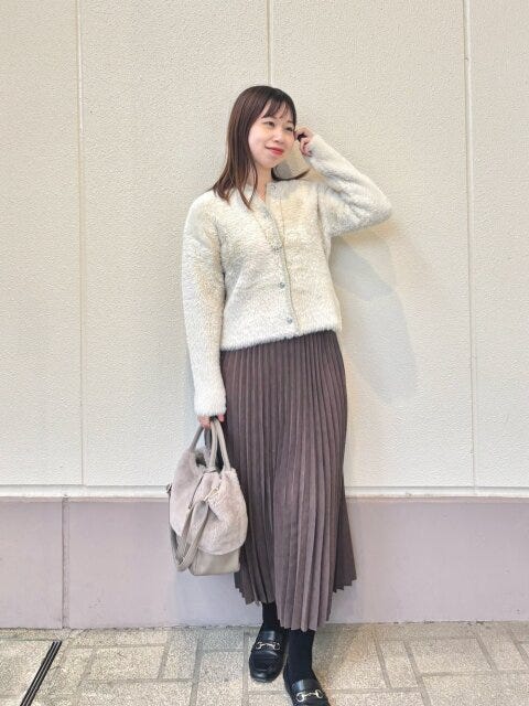 上品トレンドコーデ 2025冬ニットプリーツスカート上品トレンドコーデ