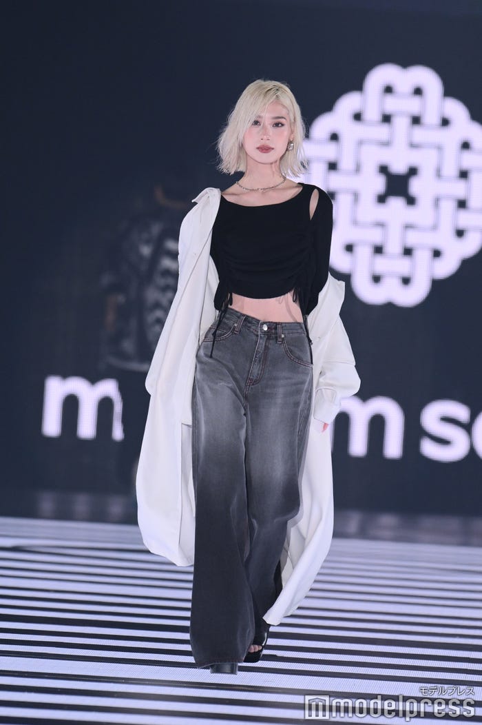 南部桃伽「関コレ 2023 S/S」より(C)モデルプレス