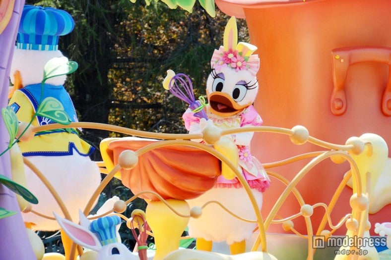 泡だて器を持つデイジー