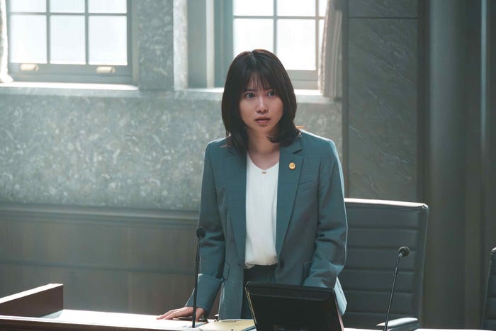 志田未来「ブラックトリック~裁きを操る弁護人~」(C)フジテレビ