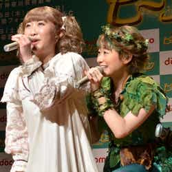 劇中歌を披露した(左から)仁藤萌乃、唯月ふうか