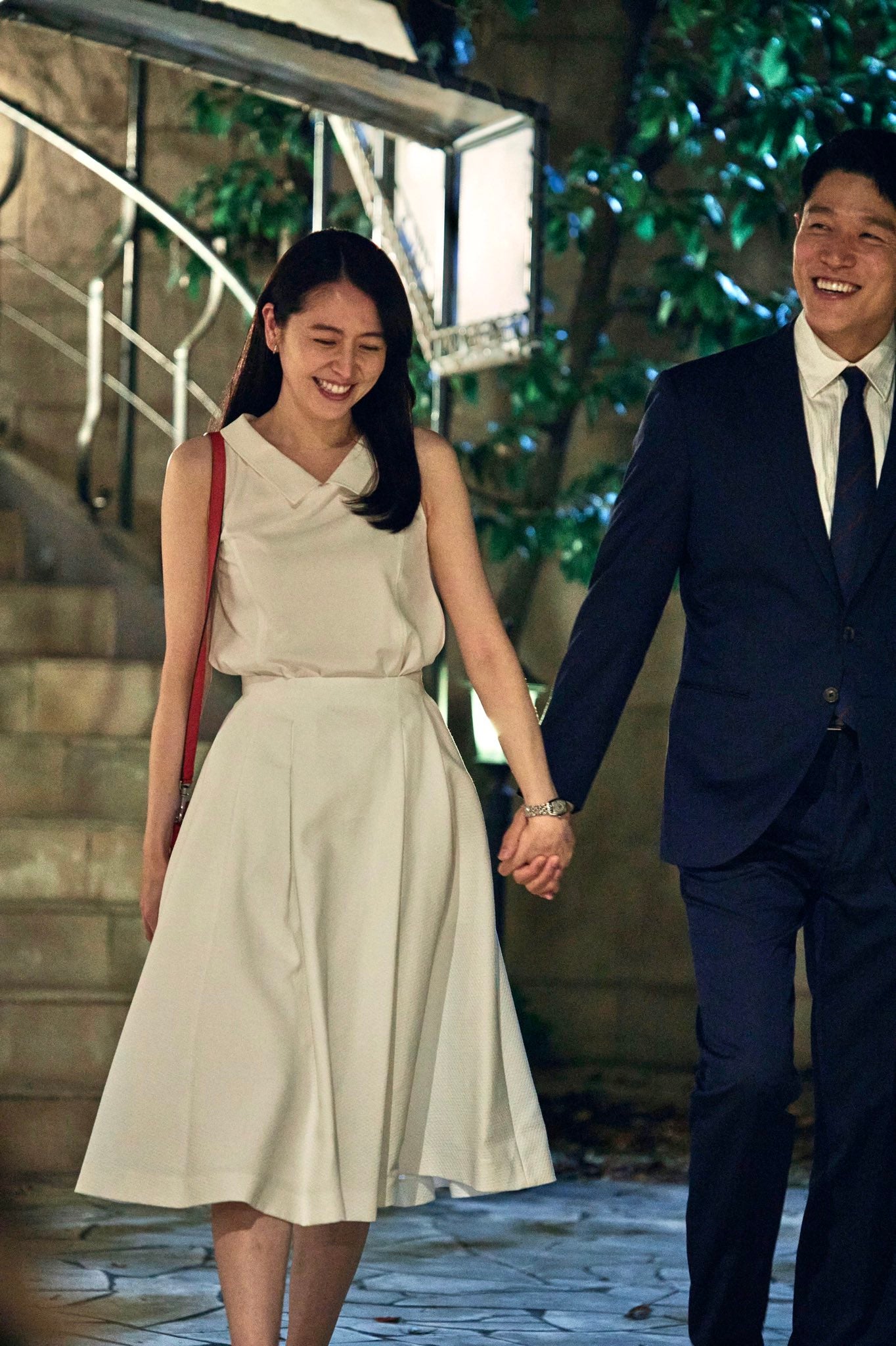 「エルピス」長澤まさみ＆鈴木亮平、手つなぎショット公開「美男美女カップル」「お似合い」