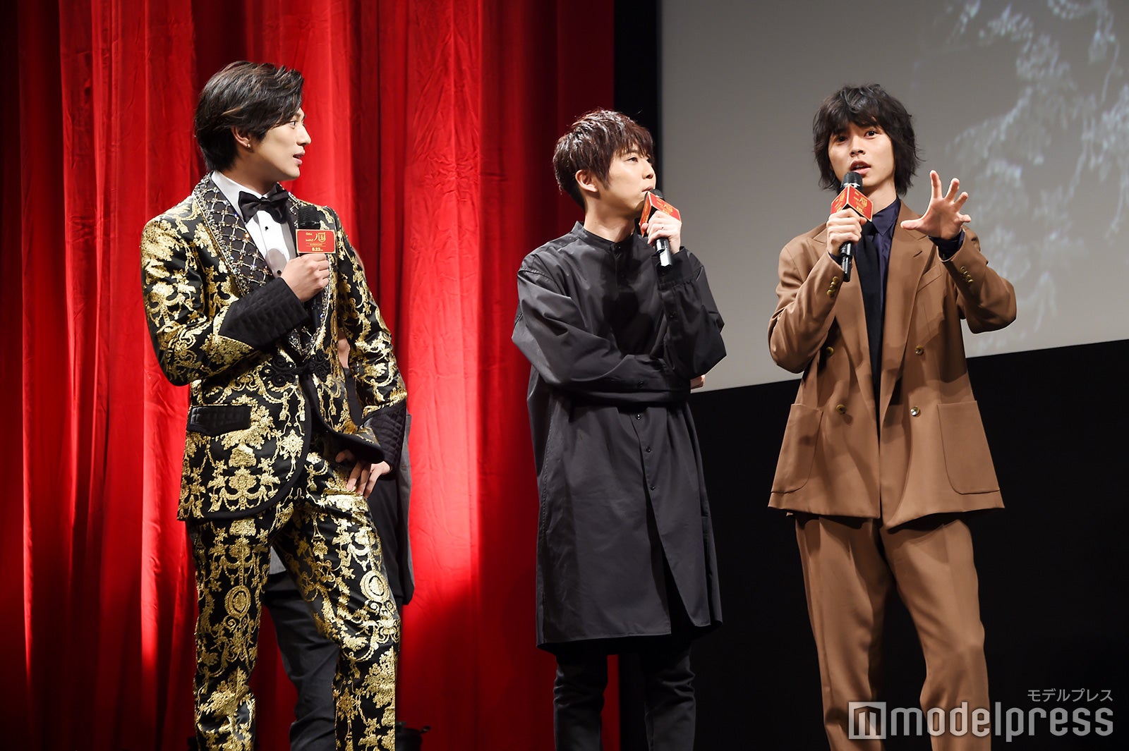 “究極の選択”コーナー、Aを選んだ新田真剣佑、梶裕貴、山崎賢人 （C）モデルプレス