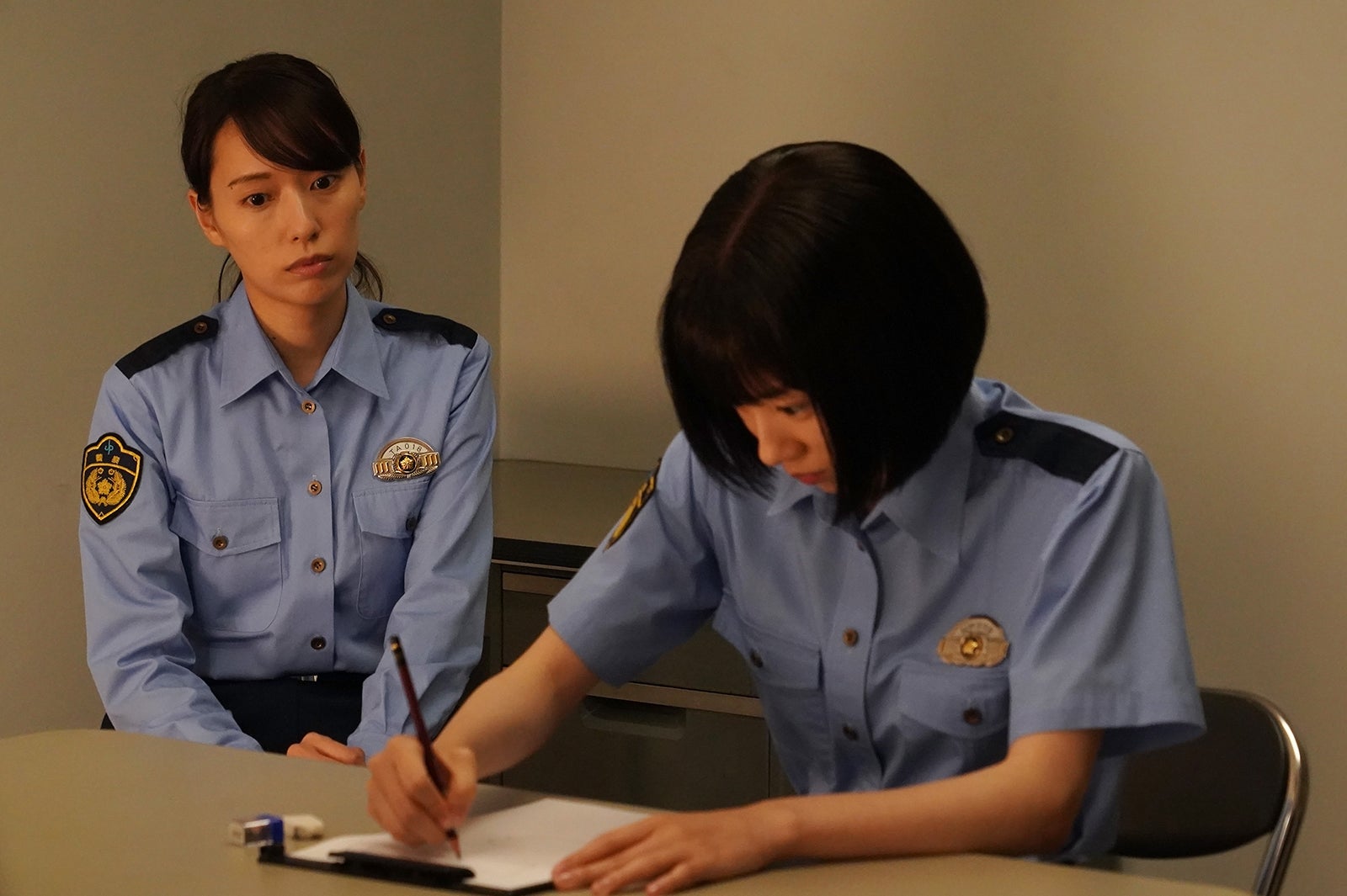 戸田恵梨香、永野芽郁 「ハコヅメ～たたかう！交番女子～」第3話より（C）日本テレビ