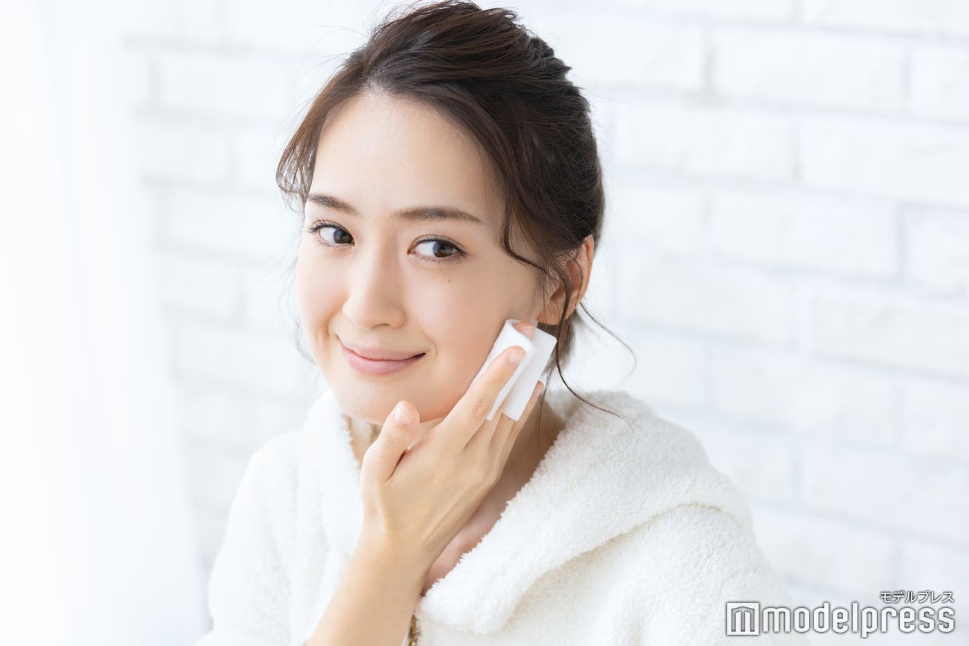 (C)モデルプレス