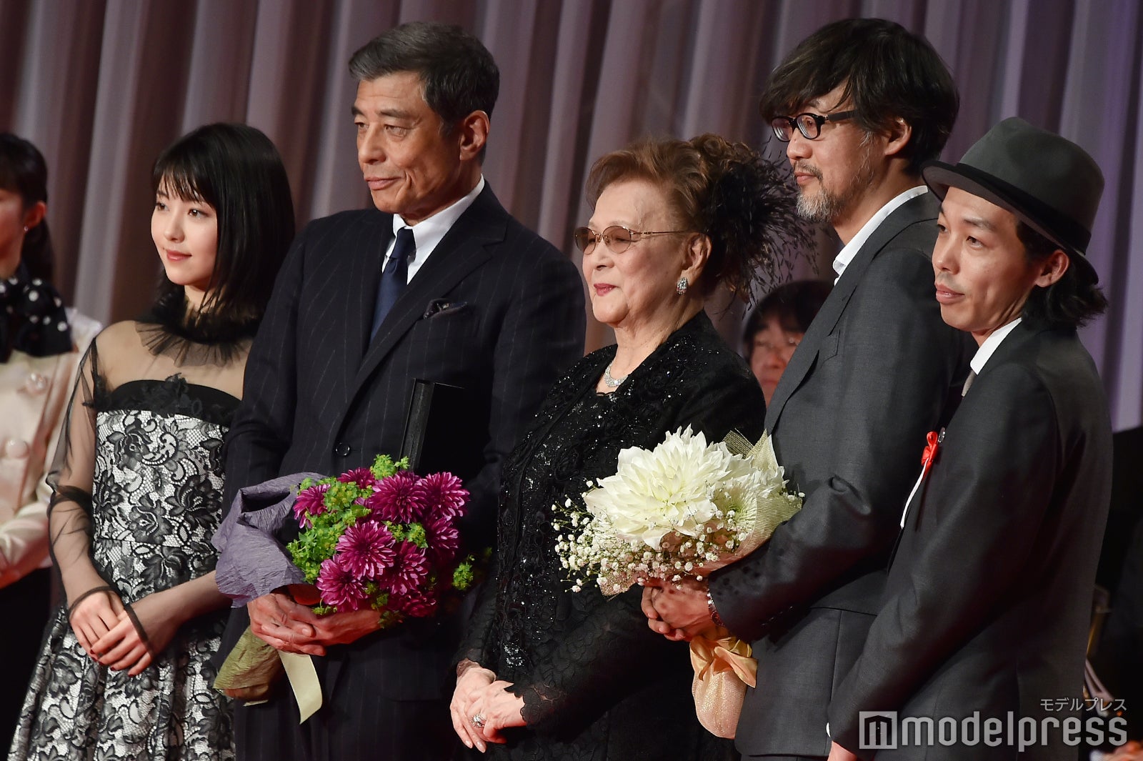 （左から）浜辺美波、舘ひろし、石原まき子会長、山崎貴監督、上田慎一郎監督（C）モデルプレス