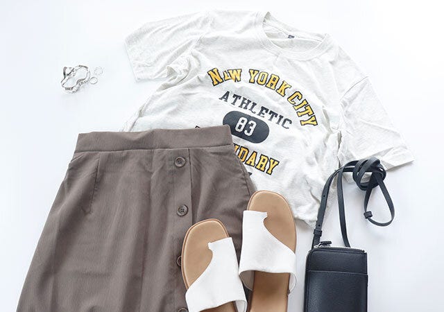 しまむら　タイトスカート　ロゴT　カジュアル　コーデ