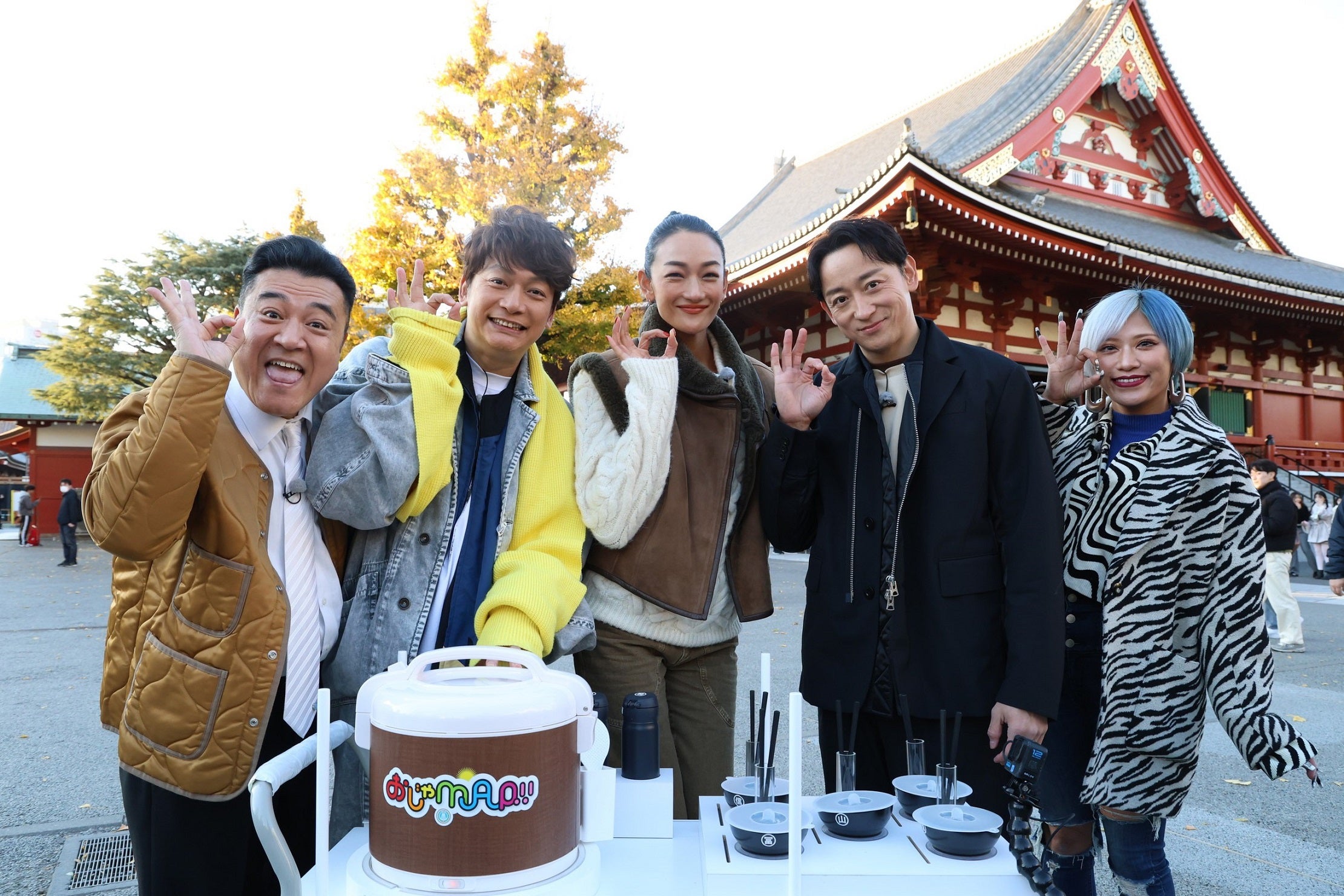 山崎弘也、香取慎吾、冨永愛、山本耕史、信子（C）フジテレビ