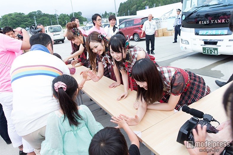 「『誰かのために』プロジェクト」／2014年（C）AKS