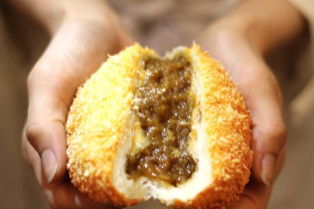 コラボ第2弾のカレーパン