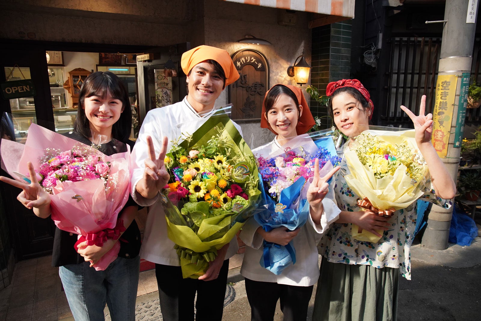 SixTONES森本慎太郎・森川葵ら「街並み照らすヤツら」笑顔でクランクアップ「いい作品を世に残せたことが本当にうれしかった」