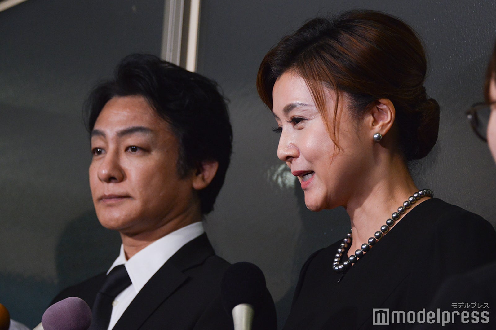 片岡愛之助＆藤原紀香夫婦「ケイダッシュ」川村龍夫会長の通夜参列 涙浮かべる
