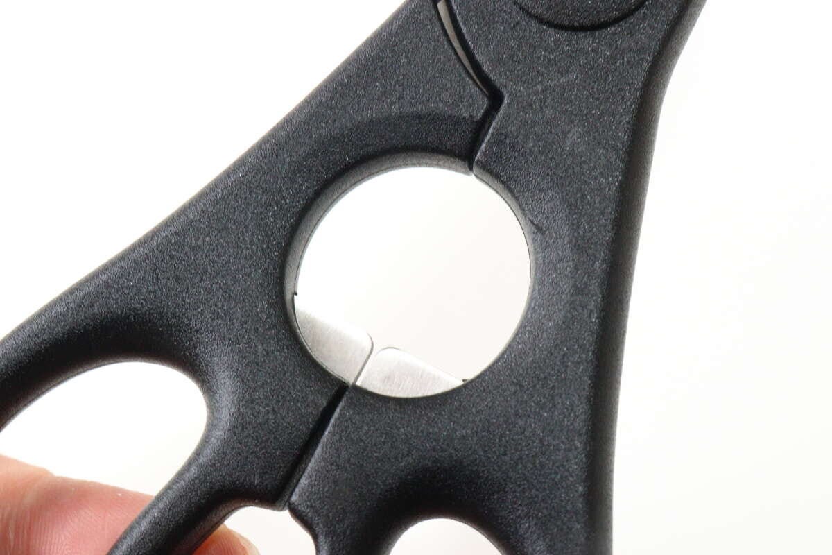 セリアのベーシックキッチンはさみの栓抜き