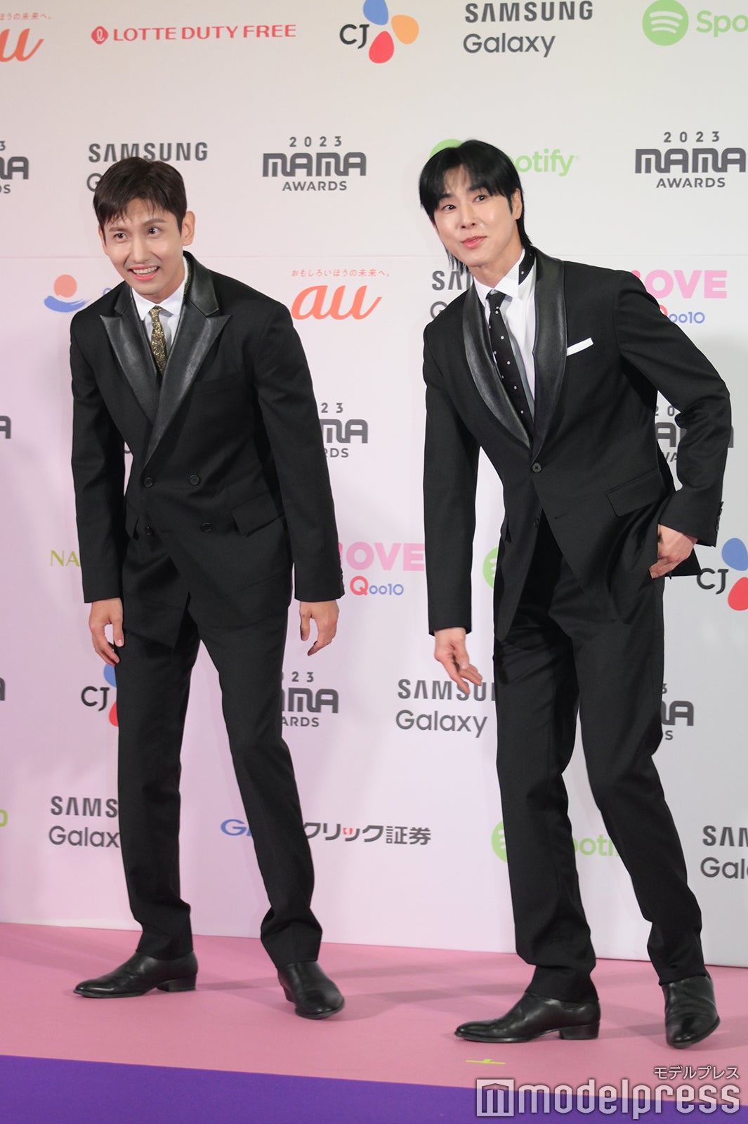 東方神起／（左から）チャンミン、ユンホ（C）モデルプレス