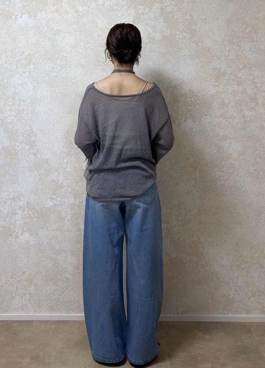 ユニクロ　バギーカーブジーンズ　着用後ろ姿