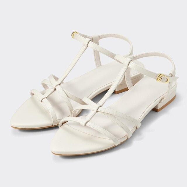 GU　オーバーサイズベスト　今っぽワントーンコーデ　マニッシュ　asuka　イラスト　ポインテッドフラットサンダル