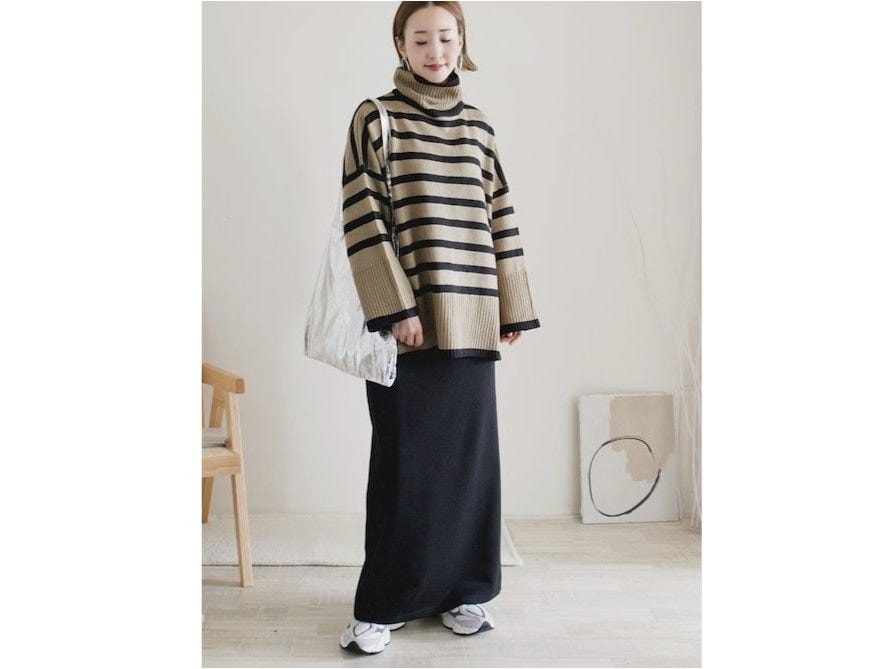 ボーダー柄ニットは「黒」でリンクさせてすっきり　出典：WEAR